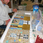 allieva al corso di mosaico industriale