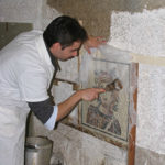 allievo al corso mosaico romano