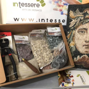 contenuto del kit di mosaico intessere